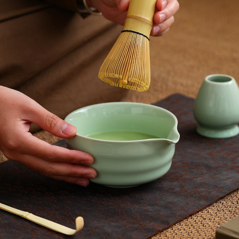 Set japonez din ceramică pentru matcha, cu tel de bambus, perie pentru matcha și linguriță pentru ceai