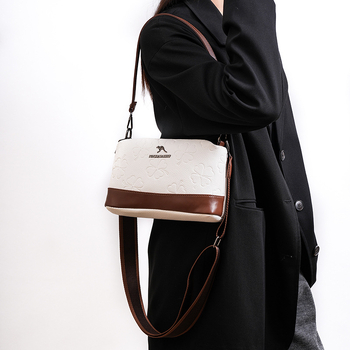 Ženska torbica za jesen-zimu 2025, mekana koža, retro preko ramena, reljefna tekstura, mala kvadratna crossbody torbica.