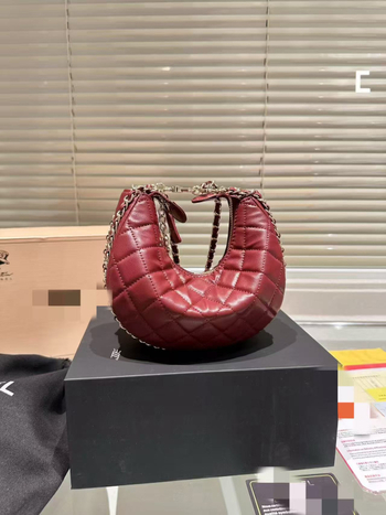Torba preko tijela s quiltom u rombovima i lancem, mala veličina, oblik polumjeseca, korejski retro stil, PVC