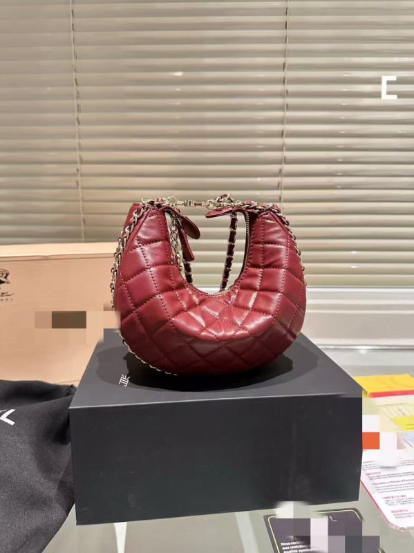 Torba preko tijela s quiltom u rombovima i lancem, mala veličina, oblik polumjeseca, korejski retro stil, PVC