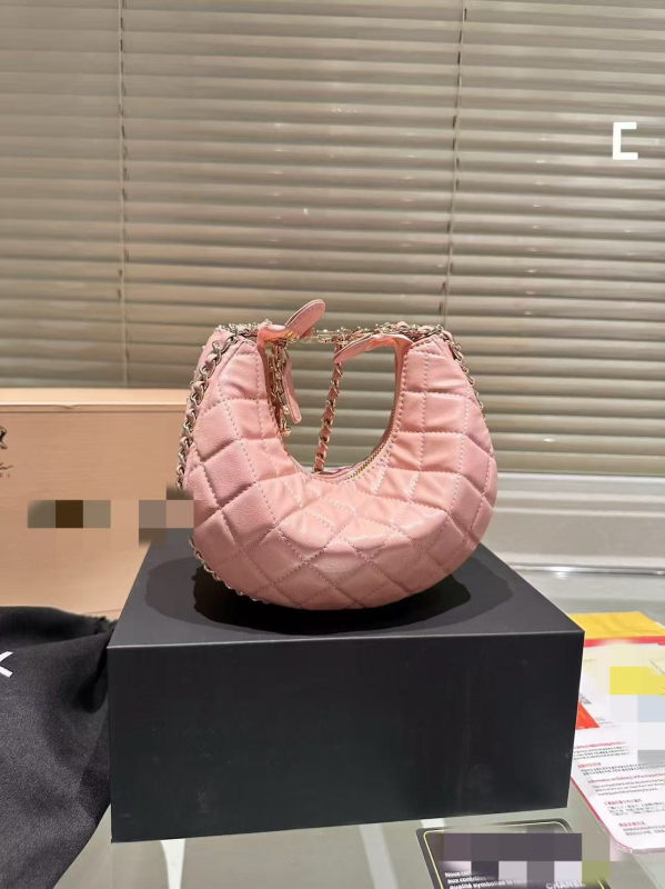 Torba preko tijela s quiltom u rombovima i lancem, mala veličina, oblik polumjeseca, korejski retro stil, PVC