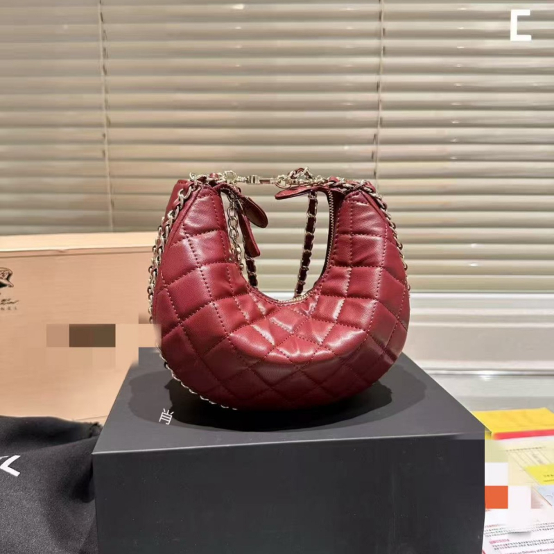 Torba preko tijela s quiltom u rombovima i lancem, mala veličina, oblik polumjeseca, korejski retro stil, PVC