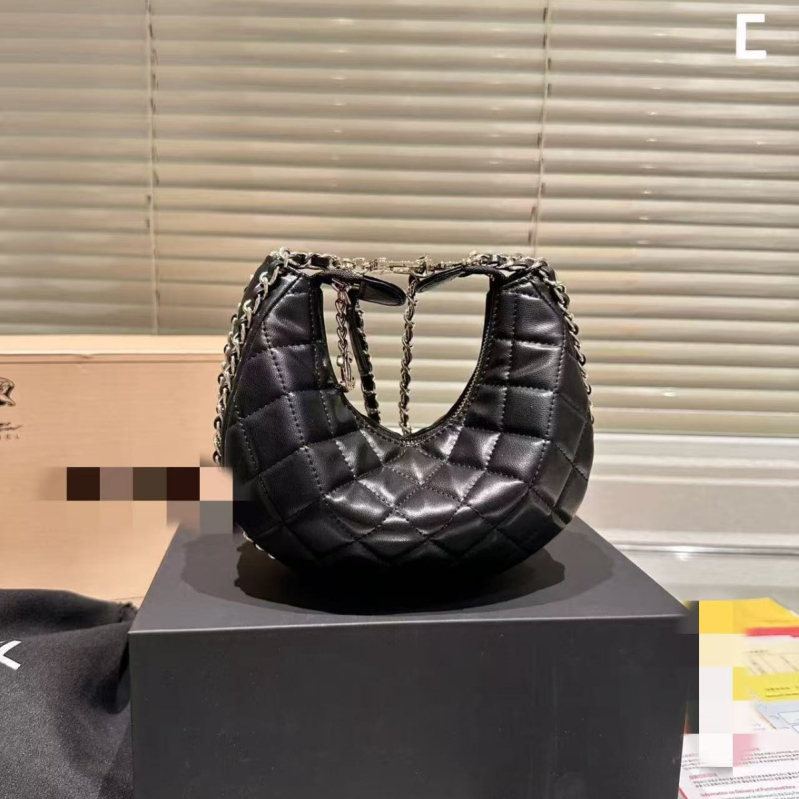 Torba preko tijela s quiltom u rombovima i lancem, mala veličina, oblik polumjeseca, korejski retro stil, PVC