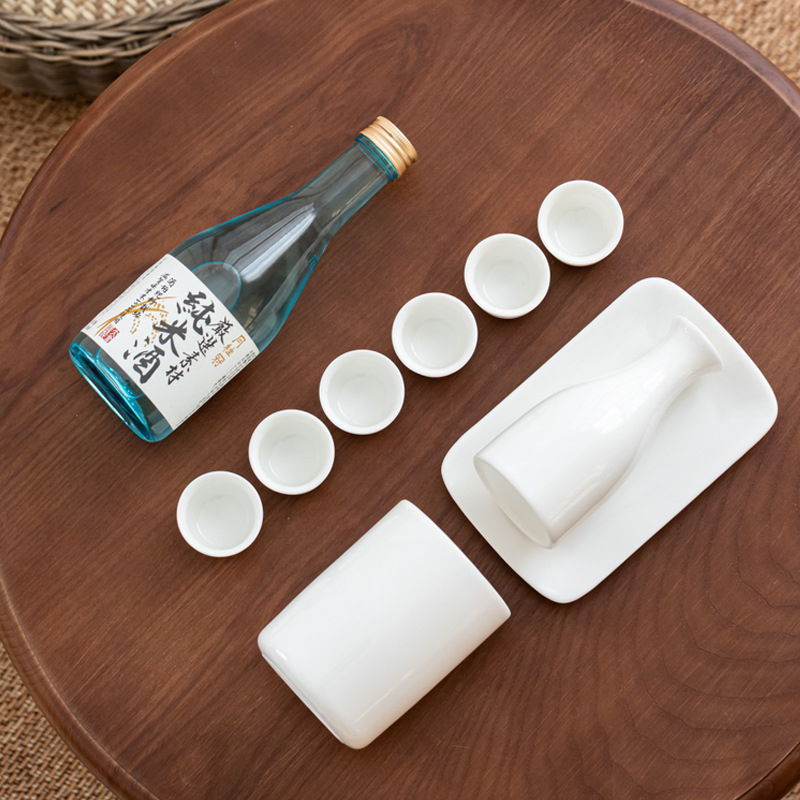 Set de sake din porțelan, alb jad, stil japonez, 9 piese: recipient pentru turnare, recipient încălzitor, farfurie și pahare (4 sau 6), siglă personalizată