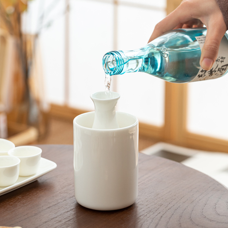 Set de sake din porțelan, alb jad, stil japonez, 9 piese: recipient pentru turnare, recipient încălzitor, farfurie și pahare (4 sau 6), siglă personalizată