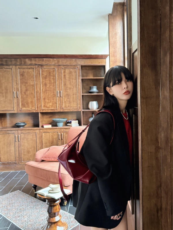 Prava kožna torbica u dumpling stilu, mala crossbody torba za žene, lagani luksuz