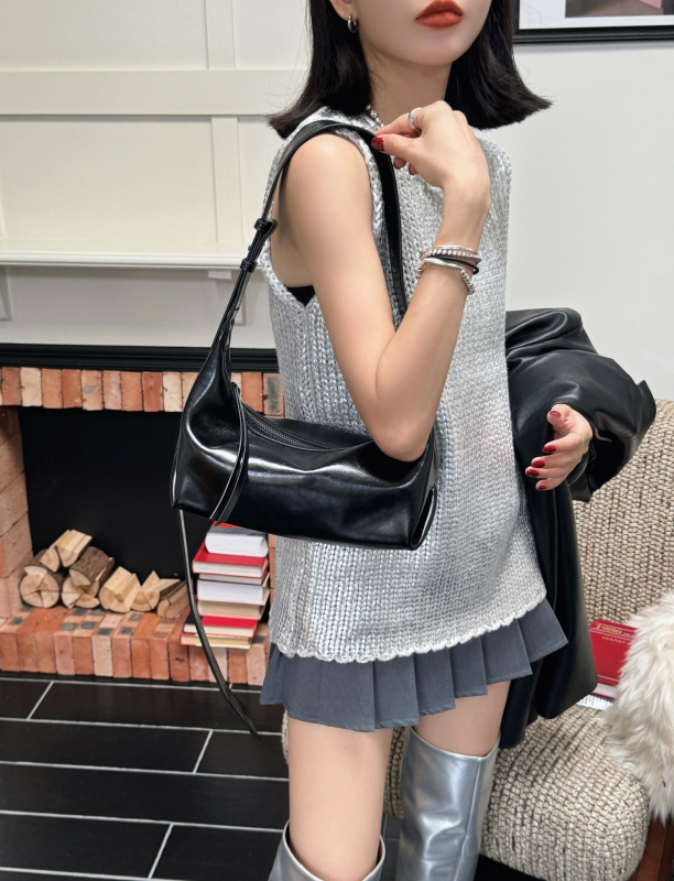 Prava kožna torbica u dumpling stilu, mala crossbody torba za žene, lagani luksuz