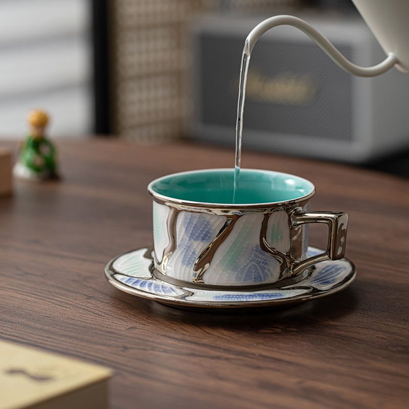 Set ceramic de cești de cafea și farfurioare, în stil european, latte art