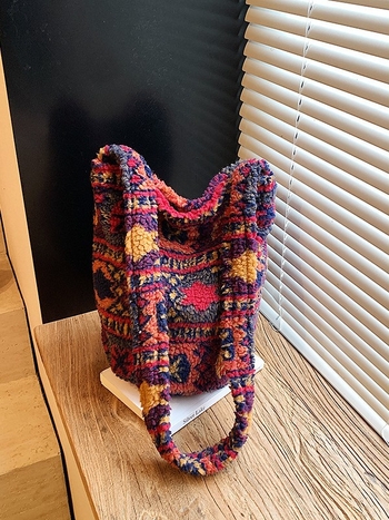 Pliš torbica bucket s motivom srca, leopard print i točkasti uzorak, preko ramena