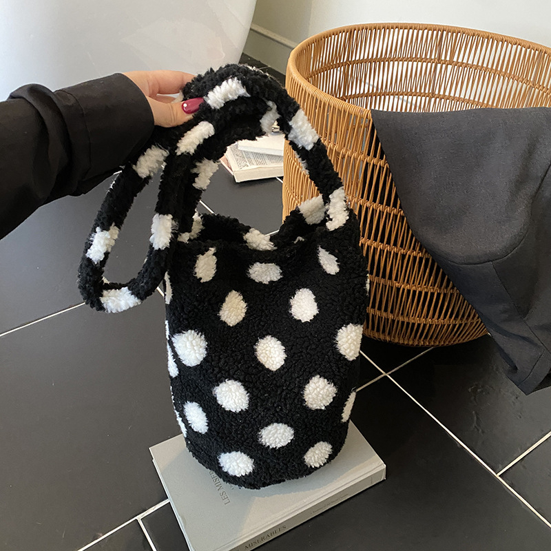 Pliš torbica bucket s motivom srca, leopard print i točkasti uzorak, preko ramena