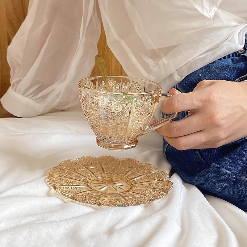 Set de cești de cafea cu pahare din sticlă și farfurioare, nordic lux ușor, design cu floare de soare pentru latte, stil european