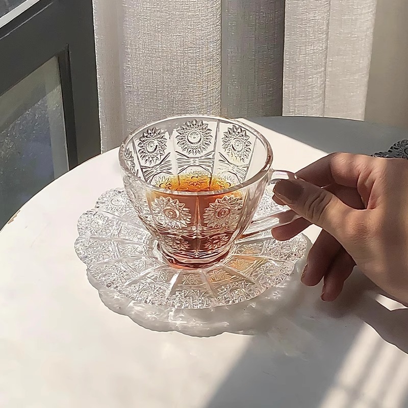 Set de cești de cafea cu pahare din sticlă și farfurioare, nordic lux ușor, design cu floare de soare pentru latte, stil european