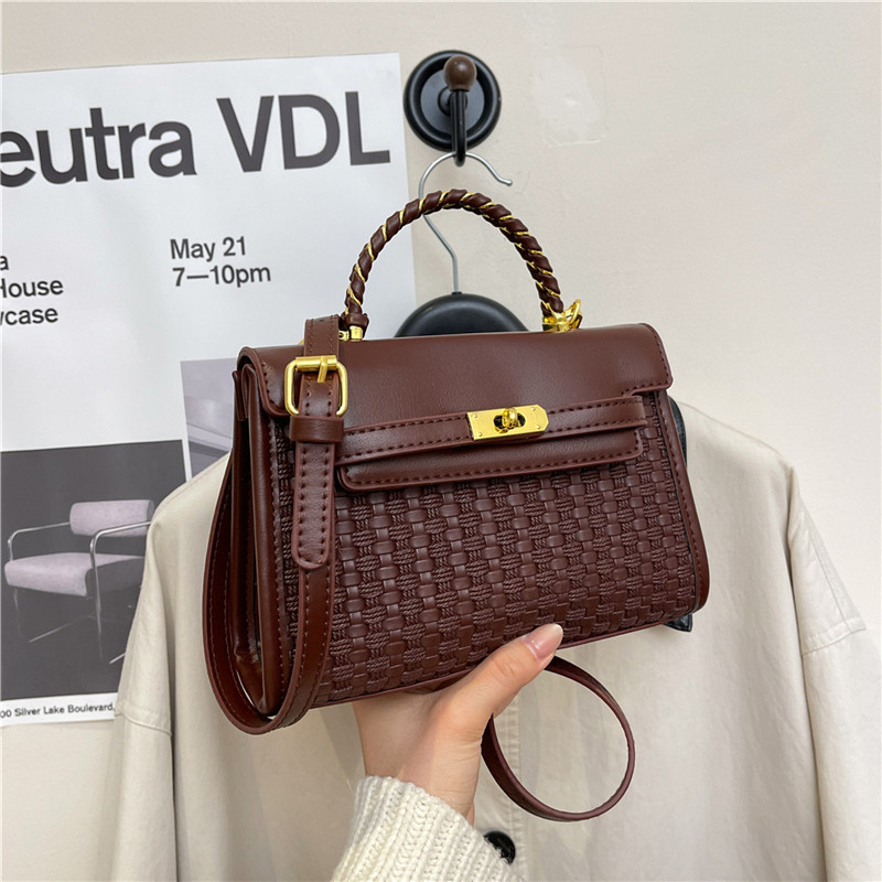 Ženska Kelly torbica: elegantna i svestrana mala kvadratna torbica za rame ili preko tijela, model 2025