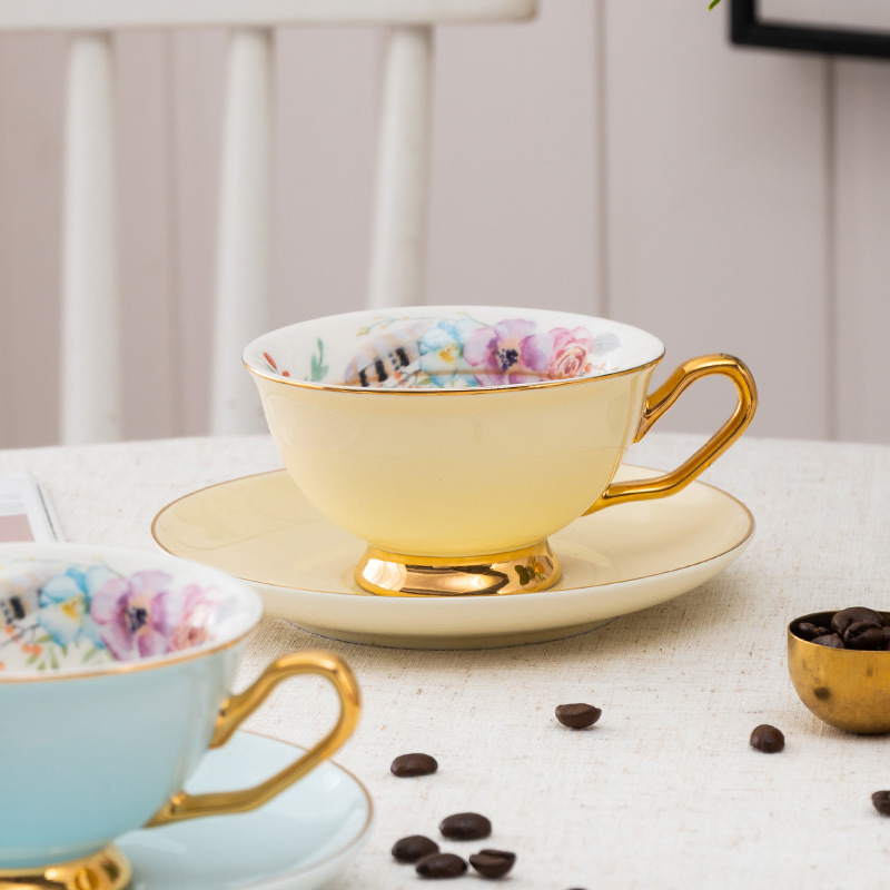 Set de cești de cafea din ceramică cu farfurie, margine aurie, glazură colorată și model floral, pentru ceaiul de după-amiază
