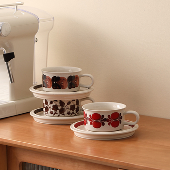 Set de cafea retro, ceașcă și farfurioară din ceramică pictată manual cu flori