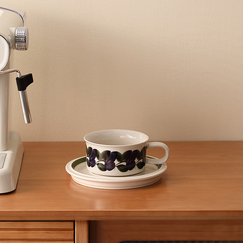 Set de cafea retro, ceașcă și farfurioară din ceramică pictată manual cu flori