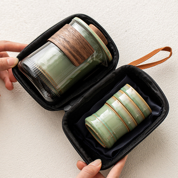 Gypsophila Travel Tea Set — ceainic ceramic portabil cu patru cești, în cutie cadou