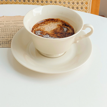 Set de cești de cafea cu farfurie, în stil franțuzesc, ceramică galben-lăptos, compactă și elegantă pentru birou