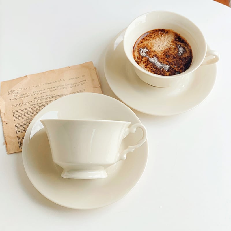 Set de cești de cafea cu farfurie, în stil franțuzesc, ceramică galben-lăptos, compactă și elegantă pentru birou