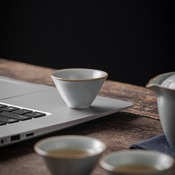 Set Gongfu de ceai ceramic cu un ceainic și trei cești, portabil pentru exterior, include separator de ceai și husă de depozitare
