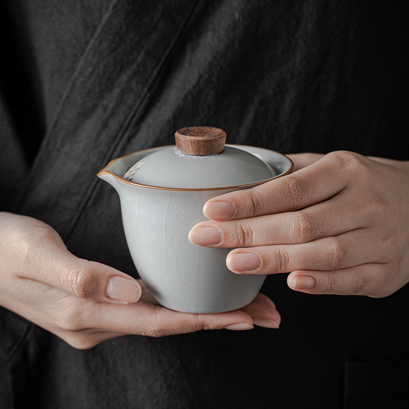 Set Gongfu de ceai ceramic cu un ceainic și trei cești, portabil pentru exterior, include separator de ceai și husă de depozitare