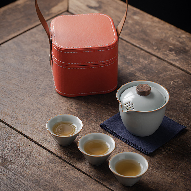 Set Gongfu de ceai ceramic cu un ceainic și trei cești, portabil pentru exterior, include separator de ceai și husă de depozitare