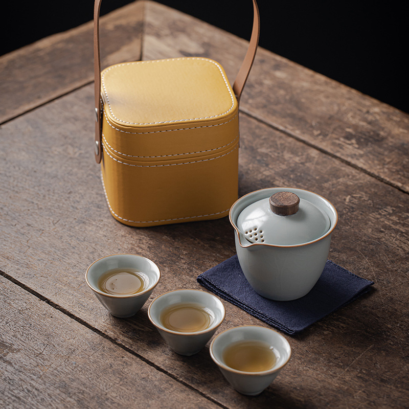 Set Gongfu de ceai ceramic cu un ceainic și trei cești, portabil pentru exterior, include separator de ceai și husă de depozitare
