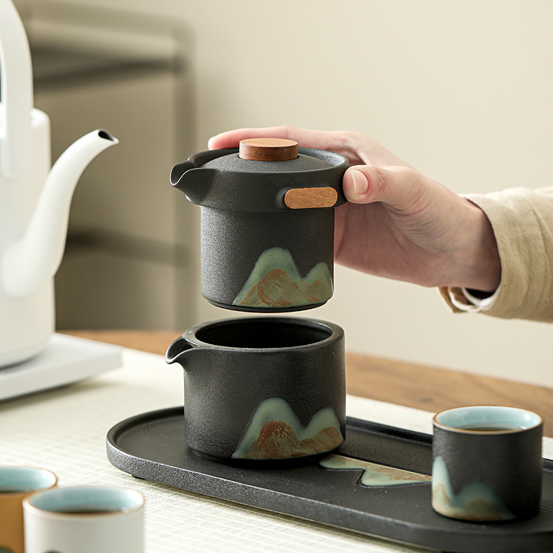 Set ceramic de ceai pentru călătorii, ceainic și patru cești – cadou corporativ ideal