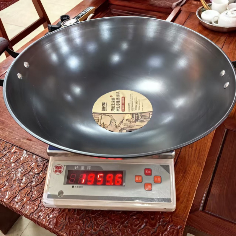 Wok din fier, cu două mânere, bază rotundă, netencuit, realizat manual