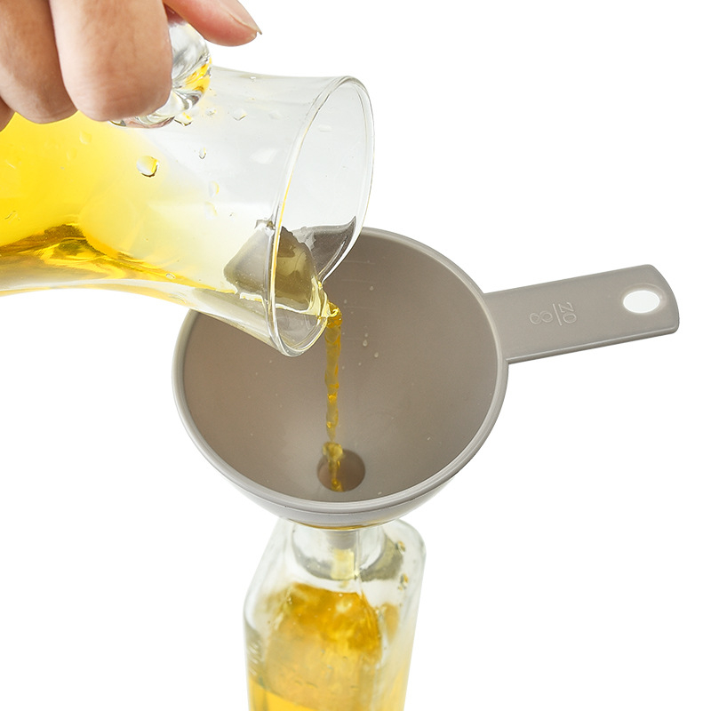 Set din plastic cu trei pâlnii pentru bucătărie – pentru ulei, vin și cereale.