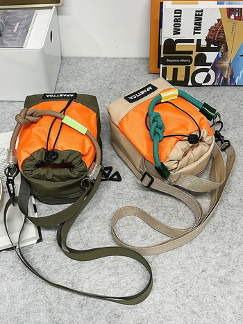 Nova moderna crossbody torba na jedno rame s velikim pretincom za bocu vode, prijenosna torba za bocu, cilindrična bucket torba za muškarce i žene, za vanjske aktivnosti