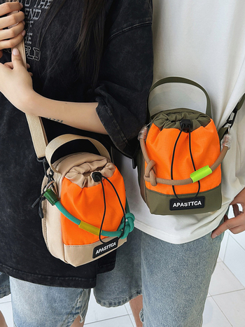 Nova moderna crossbody torba na jedno rame s velikim pretincom za bocu vode, prijenosna torba za bocu, cilindrična bucket torba za muškarce i žene, za vanjske aktivnosti