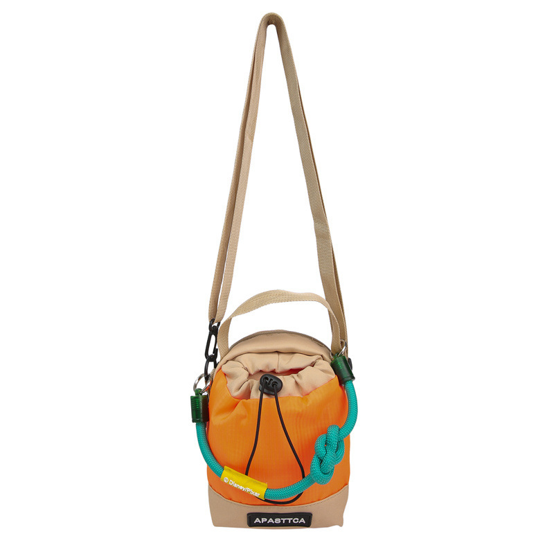 Nova moderna crossbody torba na jedno rame s velikim pretincom za bocu vode, prijenosna torba za bocu, cilindrična bucket torba za muškarce i žene, za vanjske aktivnosti