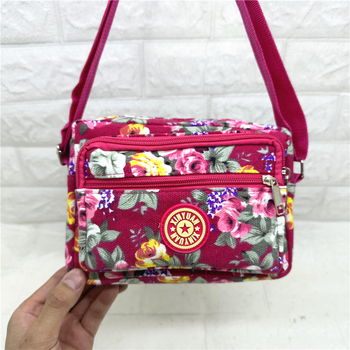 Ženska platnena torba s ružnim cvjetnim uzorom, 5 džepova, crossbody torba