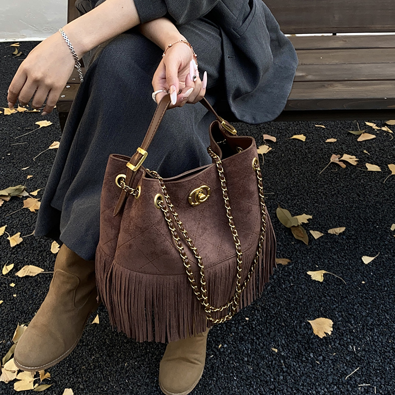 Ženska torba bucket s resicama od PU velura, retro stil, crossbody, zimsko izdanje 2025, srednja veličina, podstava poliester