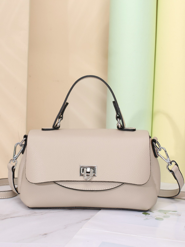Torba od kože prvog sloja teleće kože, crossbody, srednje veličine, više pretinaca, dvostruke naramenice, gradski stil