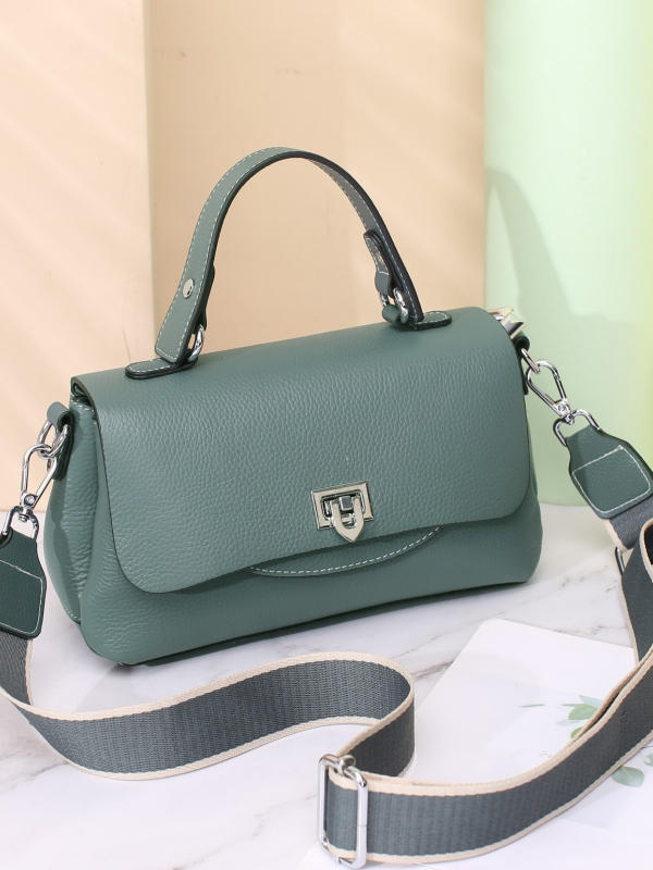 Torba od kože prvog sloja teleće kože, crossbody, srednje veličine, više pretinaca, dvostruke naramenice, gradski stil