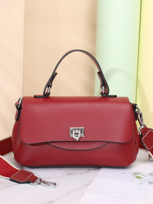 Torba od kože prvog sloja teleće kože, crossbody, srednje veličine, više pretinaca, dvostruke naramenice, gradski stil