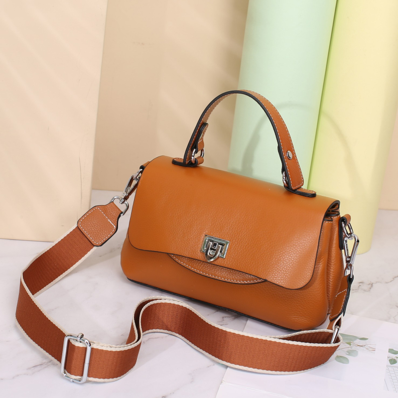 Torba od kože prvog sloja teleće kože, crossbody, srednje veličine, više pretinaca, dvostruke naramenice, gradski stil