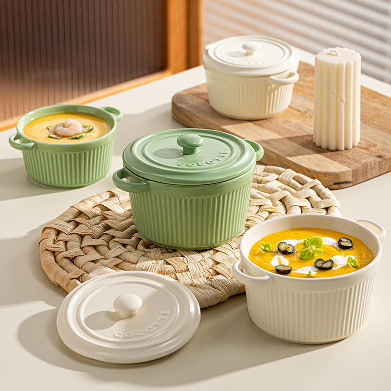 Vas ceramic pentru o porție, cu capac și două mâneri, design în dungi, pentru abur, supă și coacere