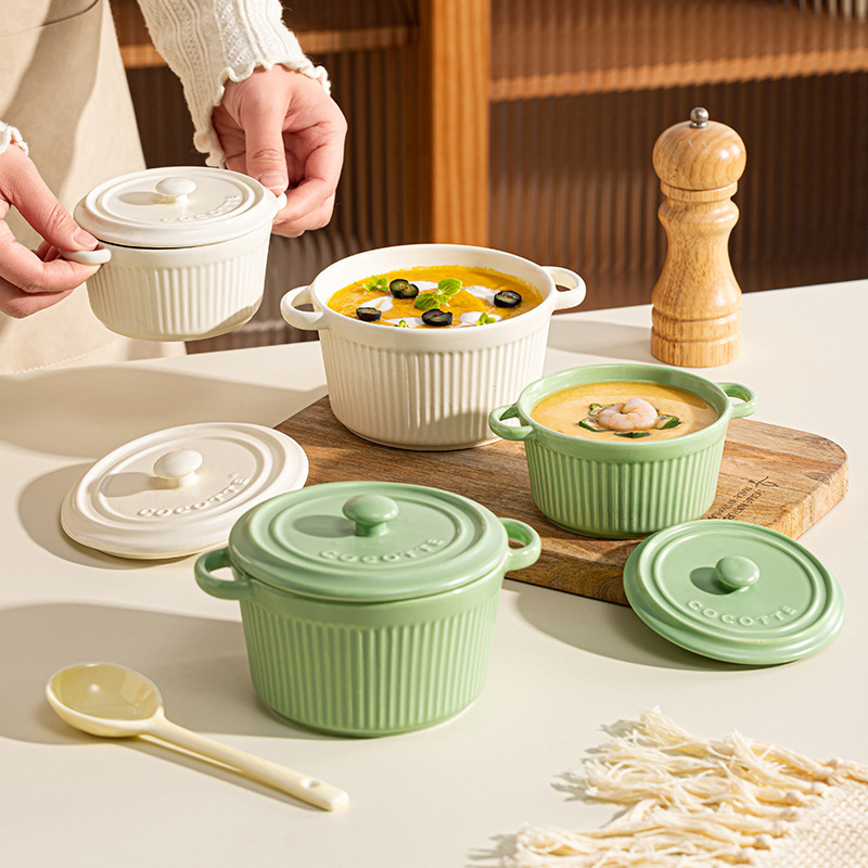 Vas ceramic pentru o porție, cu capac și două mâneri, design în dungi, pentru abur, supă și coacere