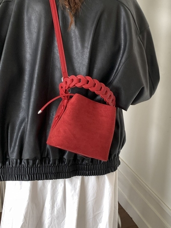 Mala ženska torba u obliku košare s vezicom, PU, pletena tekstura, crossbody, svakodnevna torba, jesen 2025