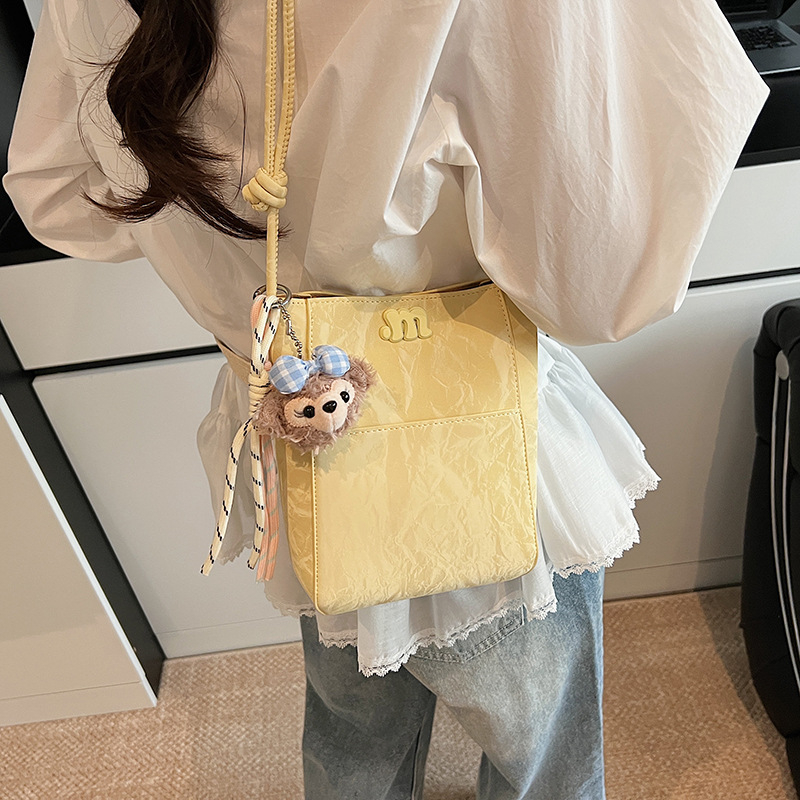 Žuta ženska bucket torba, novi kineski stil, gradska jednostavnost, velik kapacitet, za rame ili crossbody, PU materijal, proljeće 2025