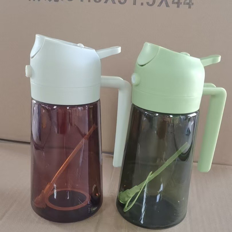 Recipient de ulei din sticlă, 470 ml, cu pulverizator și logo imprimat