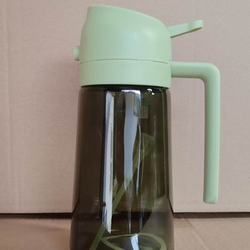 Recipient de ulei din sticlă, 470 ml, cu pulverizator și logo imprimat
