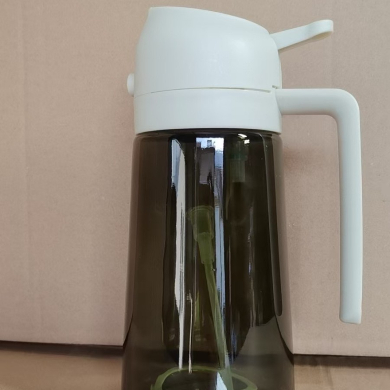 Recipient de ulei din sticlă, 470 ml, cu pulverizator și logo imprimat