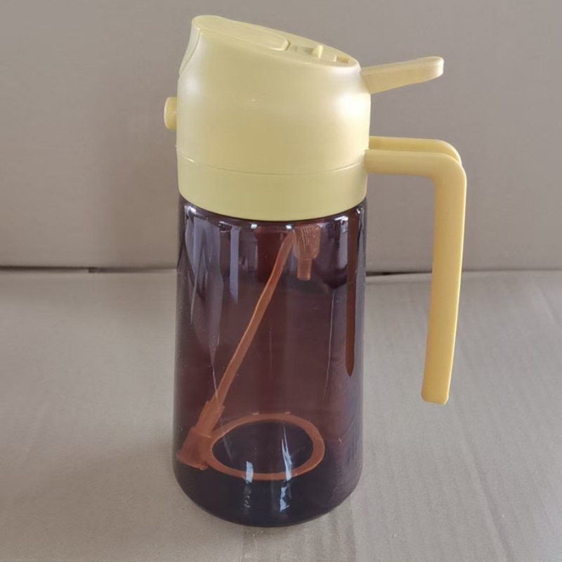 Recipient de ulei din sticlă, 470 ml, cu pulverizator și logo imprimat