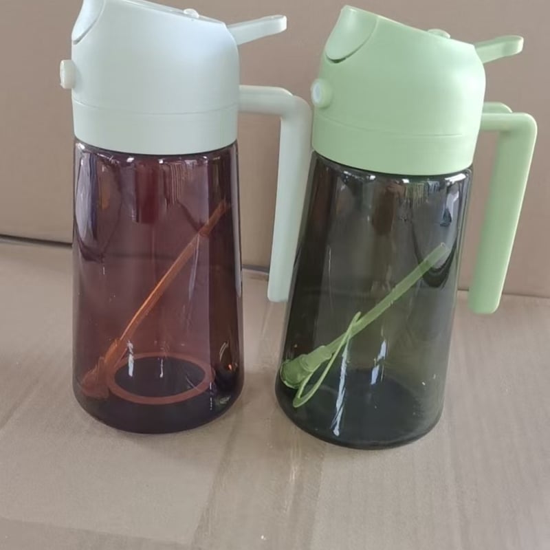 Recipient de ulei din sticlă, 470 ml, cu pulverizator și logo imprimat