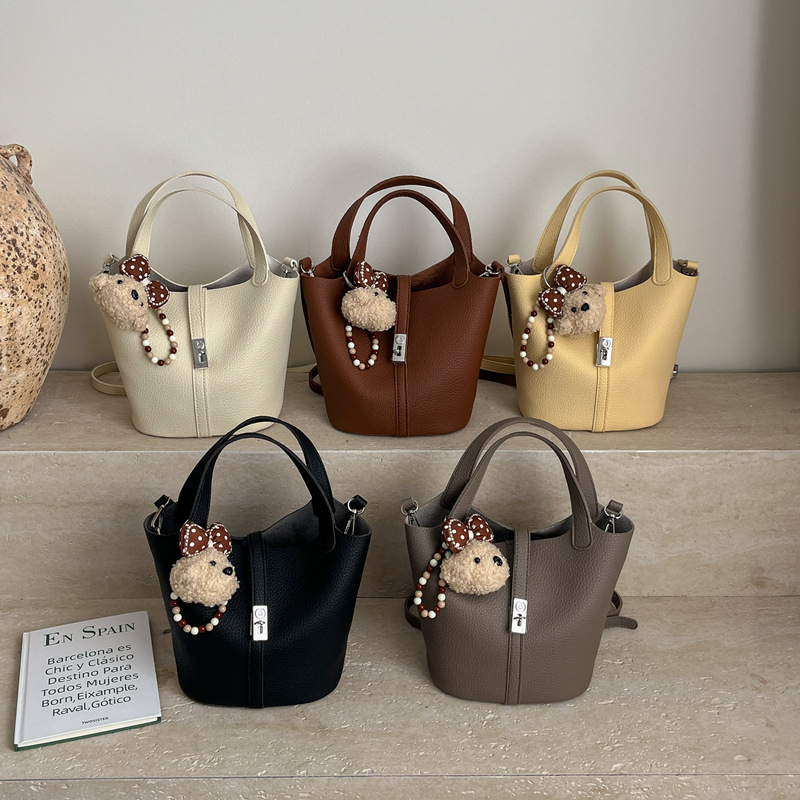 Ženska torbica s uzorkom liči, luksuzni stil, 2026 novi model, sladak stil, bucket torba za rame ili crossbody
