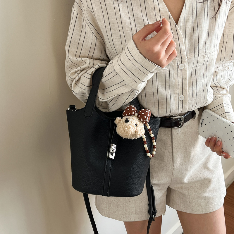 Ženska torbica s uzorkom liči, luksuzni stil, 2026 novi model, sladak stil, bucket torba za rame ili crossbody